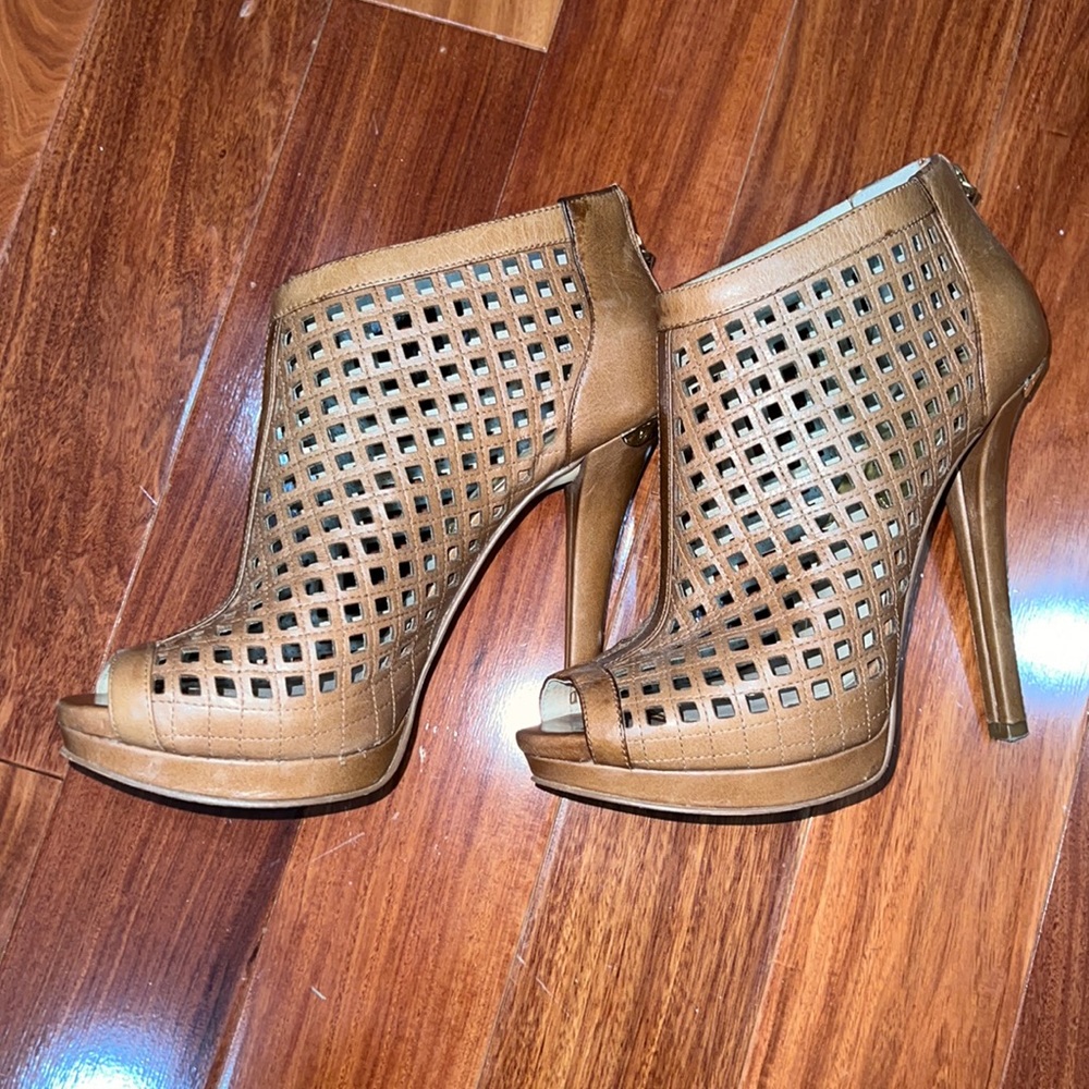 MICHEAL KORS beautiful booties size 7